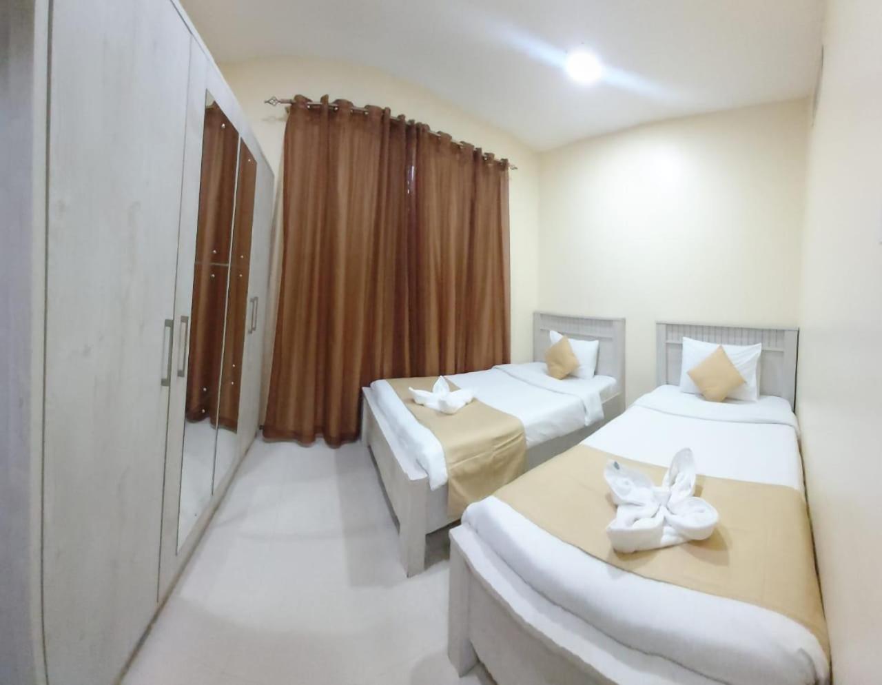 Al Khaleej Plaza Furnished Apartments Llc Adschman Exterior foto