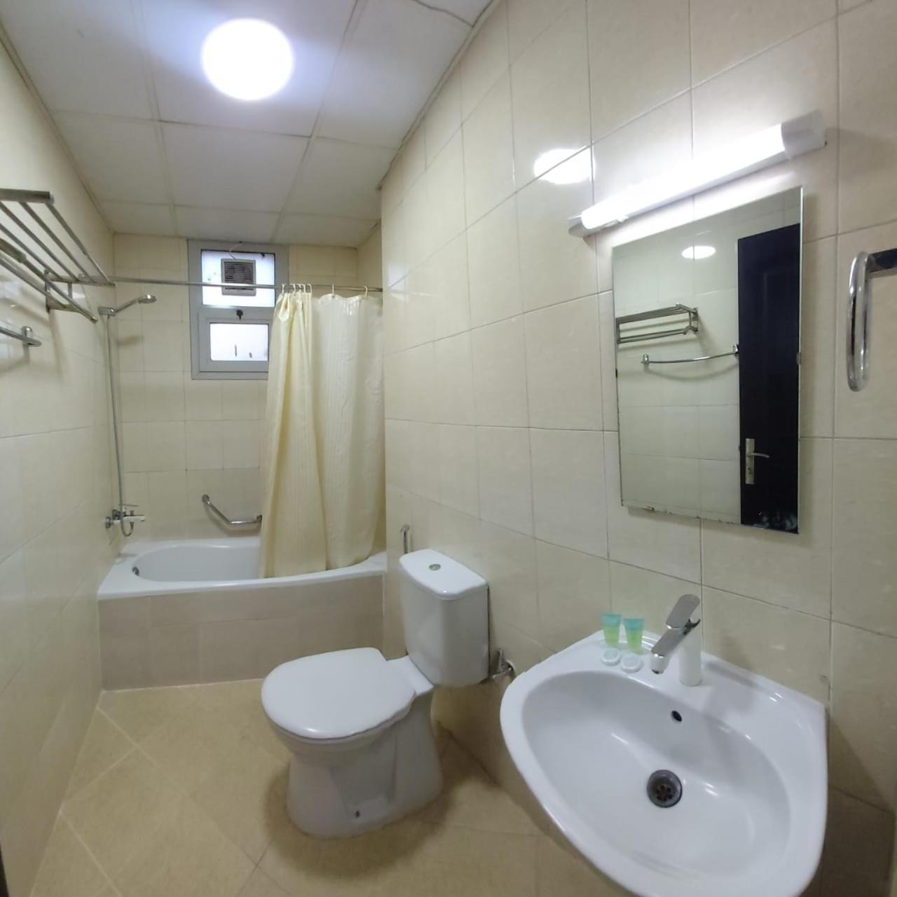 Al Khaleej Plaza Furnished Apartments Llc Adschman Exterior foto