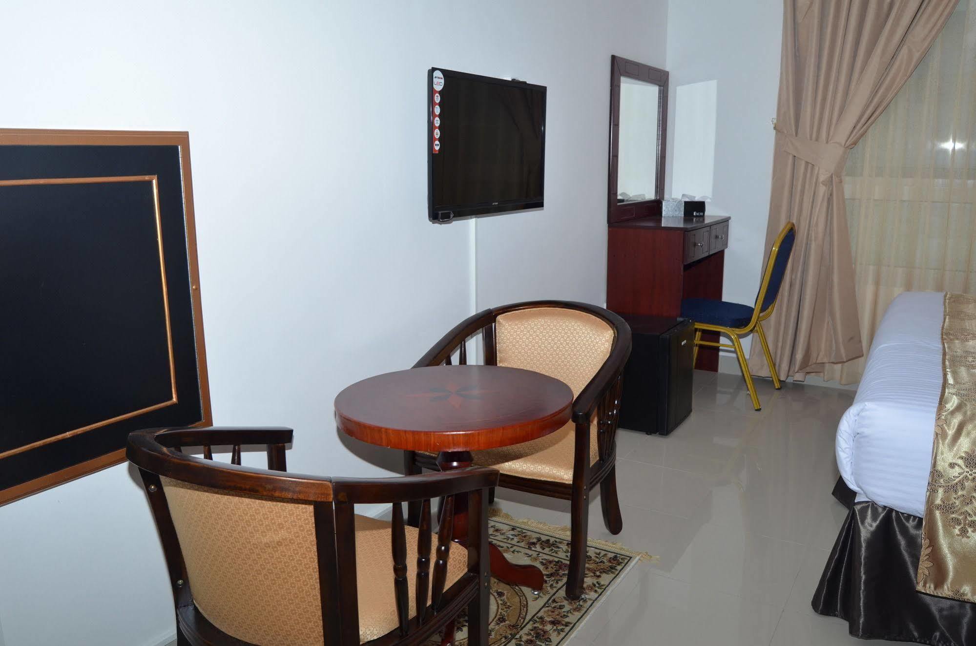 Al Khaleej Plaza Furnished Apartments Llc Adschman Exterior foto