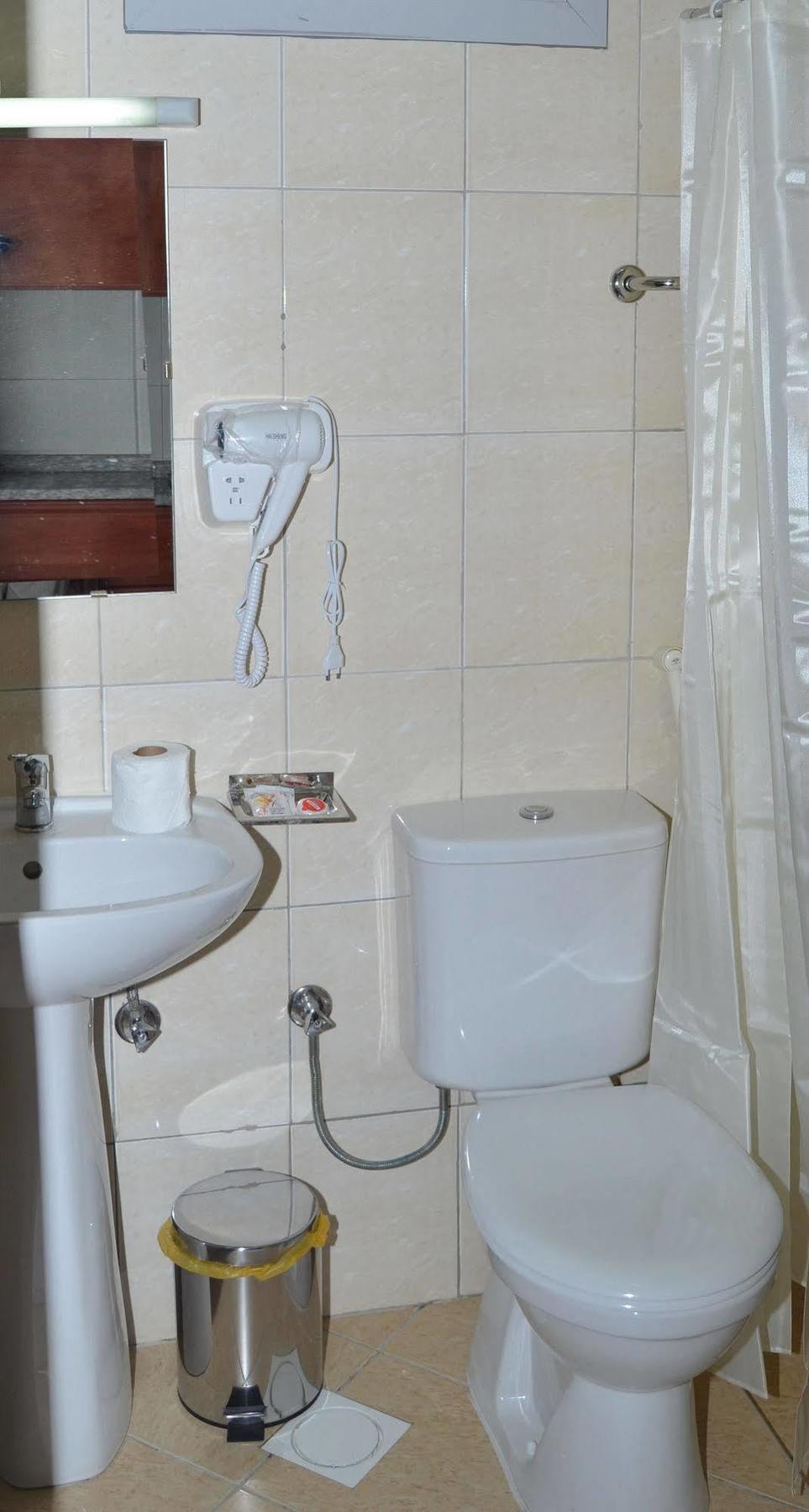 Al Khaleej Plaza Furnished Apartments Llc Adschman Exterior foto