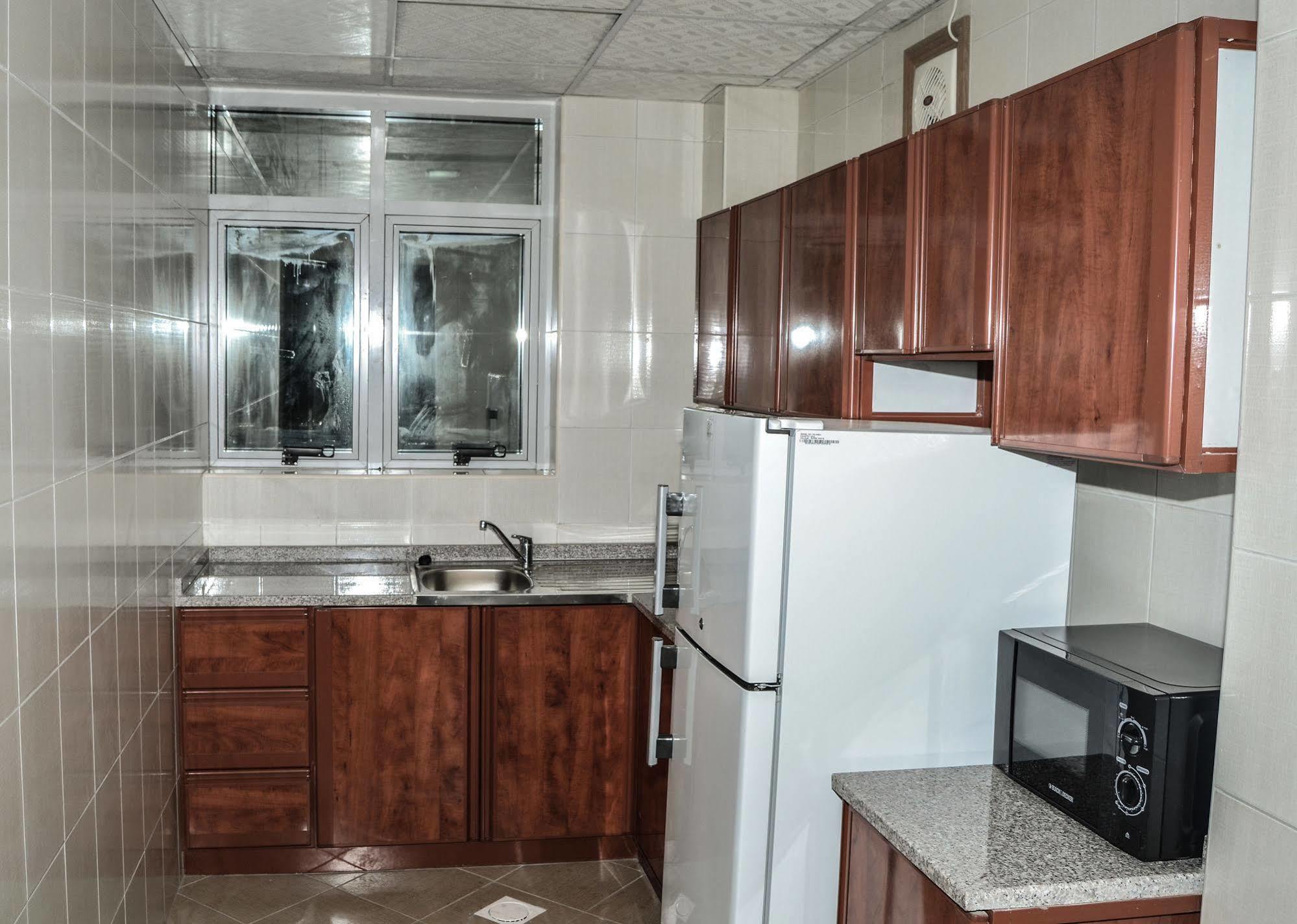 Al Khaleej Plaza Furnished Apartments Llc Adschman Exterior foto