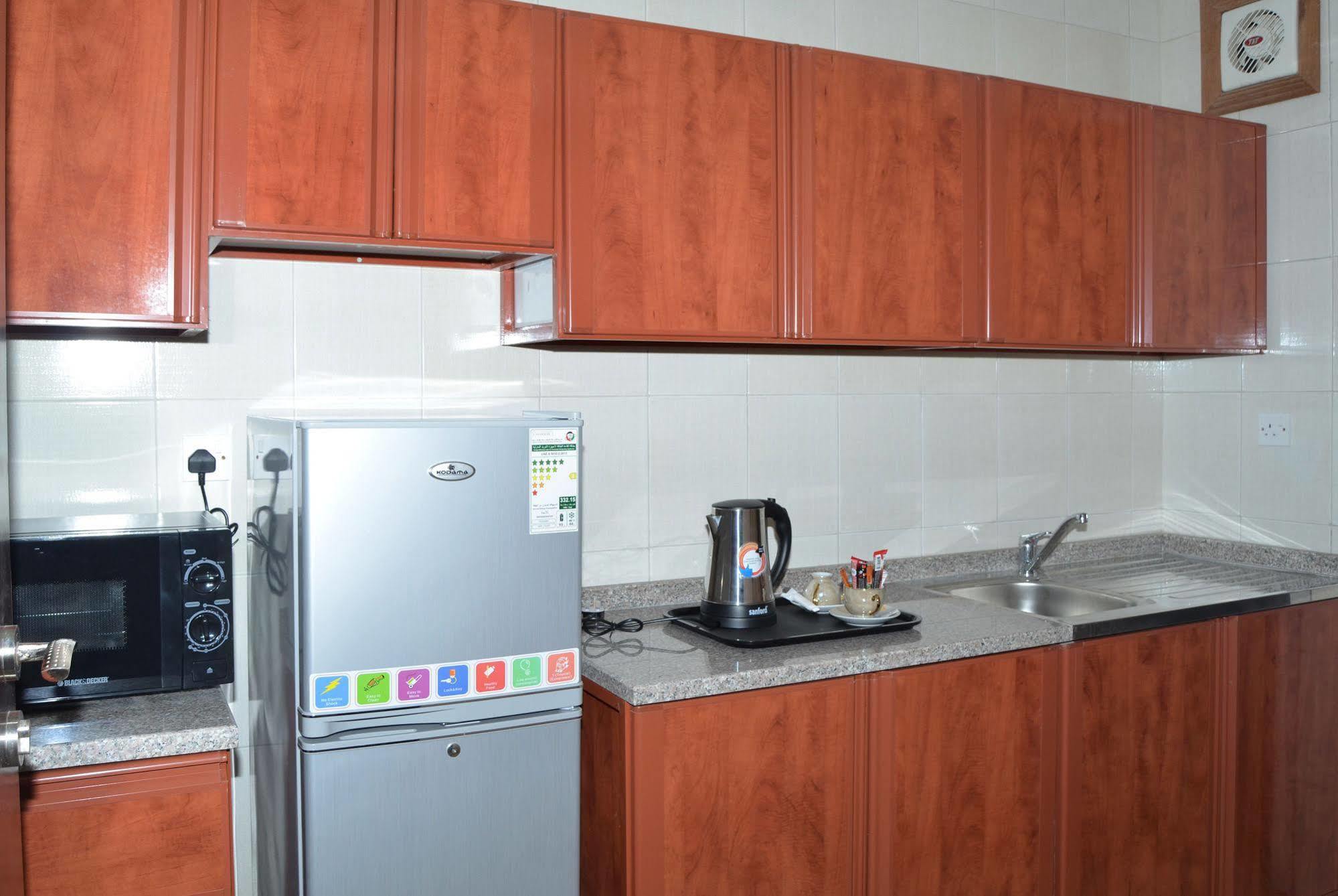 Al Khaleej Plaza Furnished Apartments Llc Adschman Exterior foto